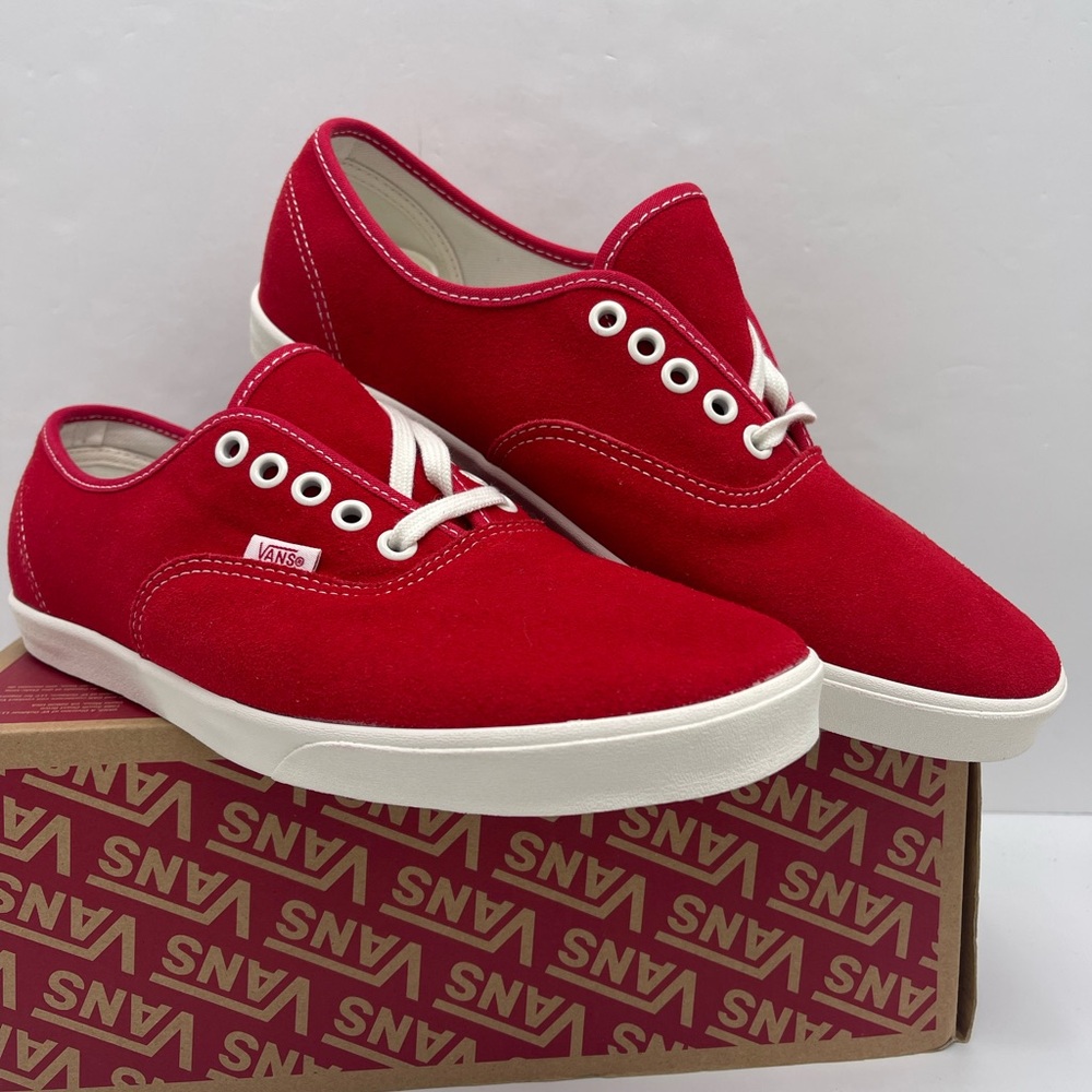 Vans WMNS Authentic Lowpro
Racing Red
VN000D04IZQ Red Low-Top Sneakers - Picture 4 of 16